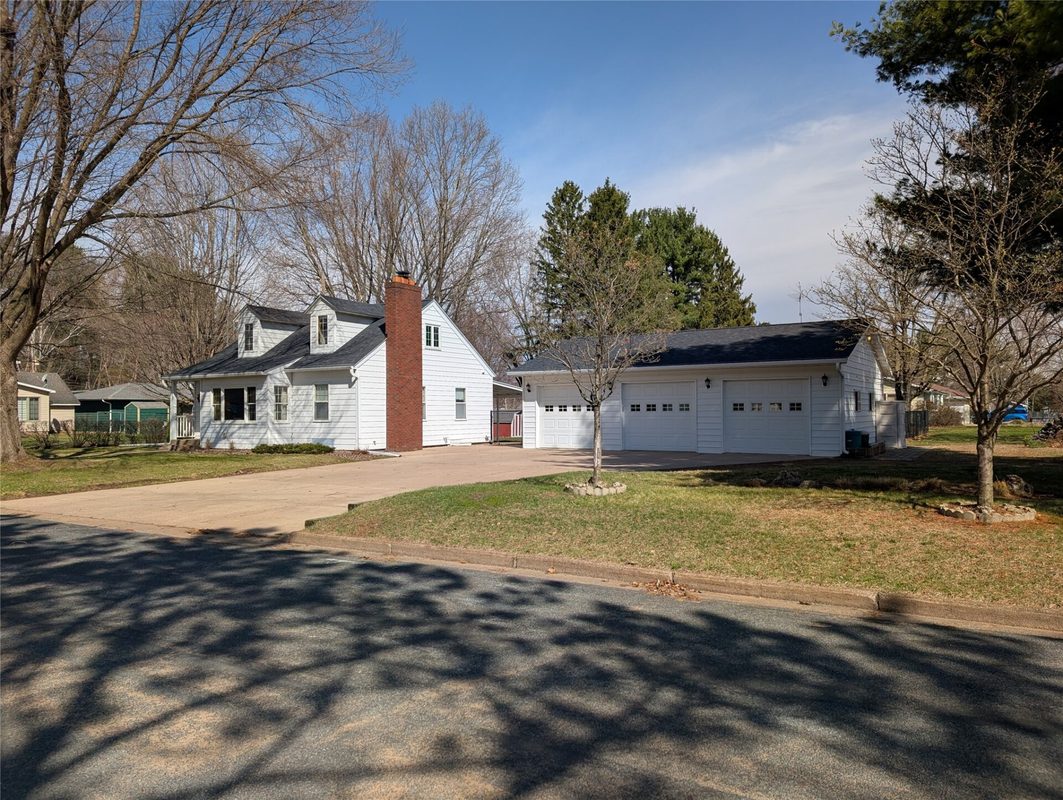 1521 6th Avenue Menomonie WI 54751 — photo 2