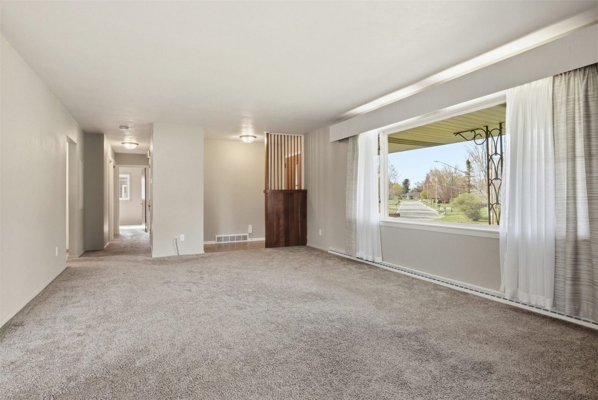 827 Park Ridge Drive, Eau Claire, WI