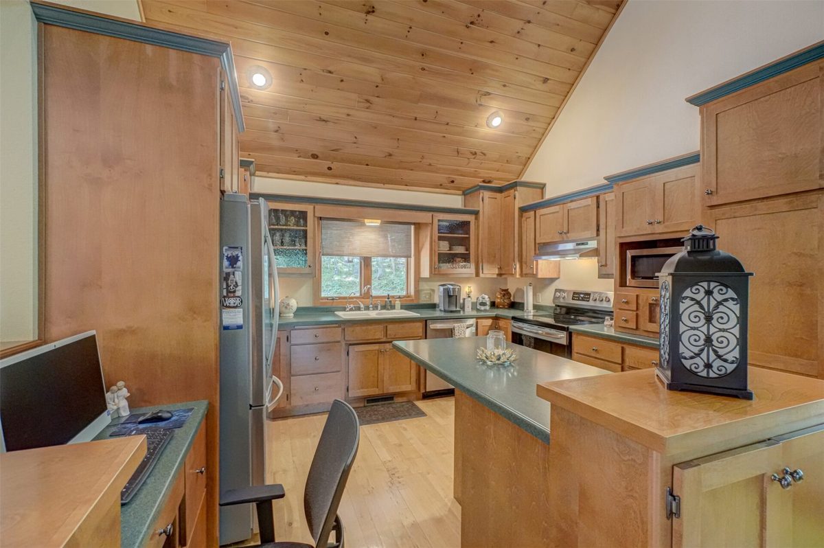 10696 W Otter Lane, Hayward WI 54843 - kitchen