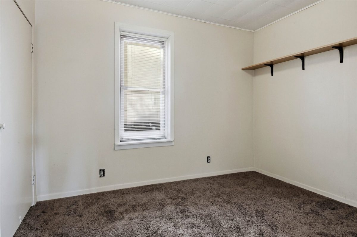 1127 E Madison Street, Eau Claire, WI