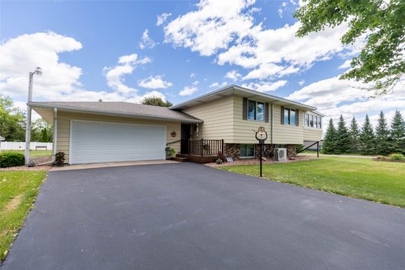 5121 171st Street, Chippewa Falls WI 54729 - Residential house for sale - MLS #1602471 - image1