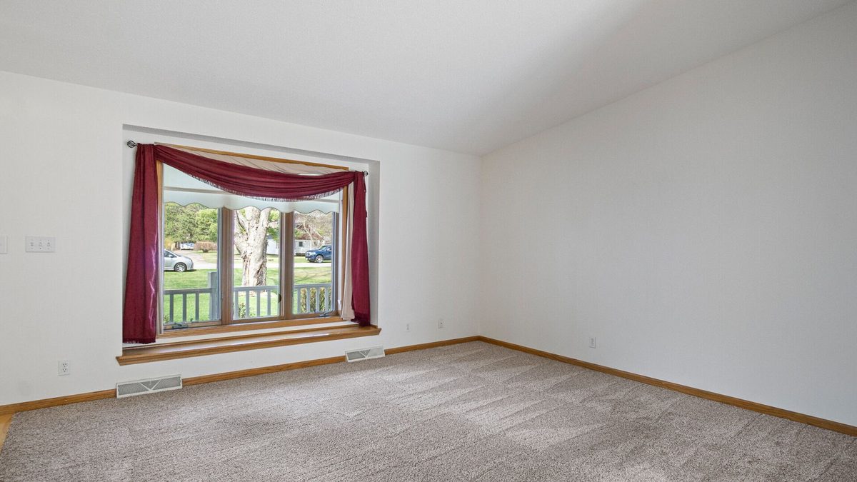 5211 Hamilton Avenue Eau Claire WI 54701 — photo 9