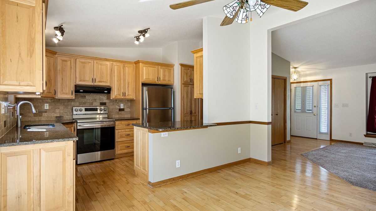 5211 Hamilton Avenue Eau Claire WI 54701 — photo 12