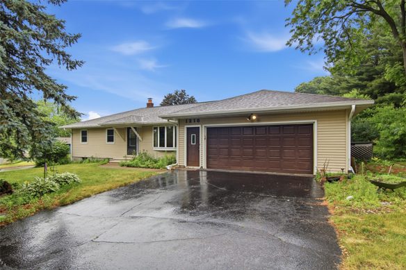1218 Raedel Road, Eau Claire WI 54703 - Residential house for sale - MLS #1602034 - image1