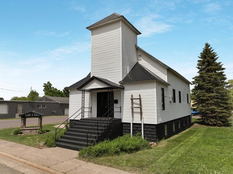 324 Douglas Street