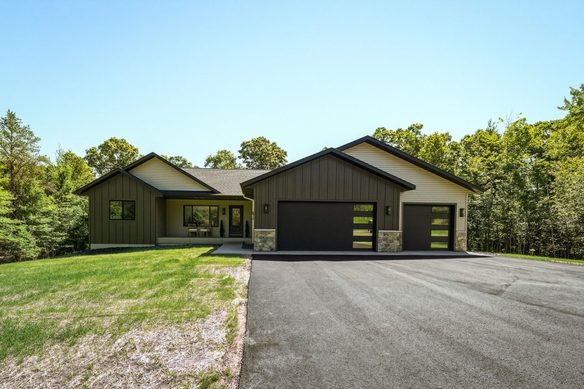 1949 Legacy Drive, Eau Claire WI 54703 - Residential house for sale - MLS #1598984 - image1