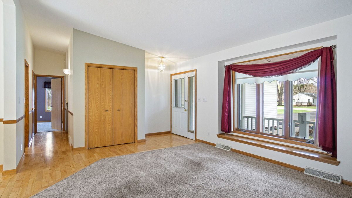 5211 Hamilton Avenue Eau Claire WI 54701 — photo 11