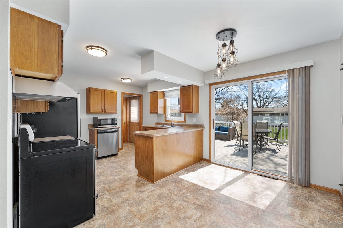 2527 Lynn Avenue Altoona WI 54720 — photo 12