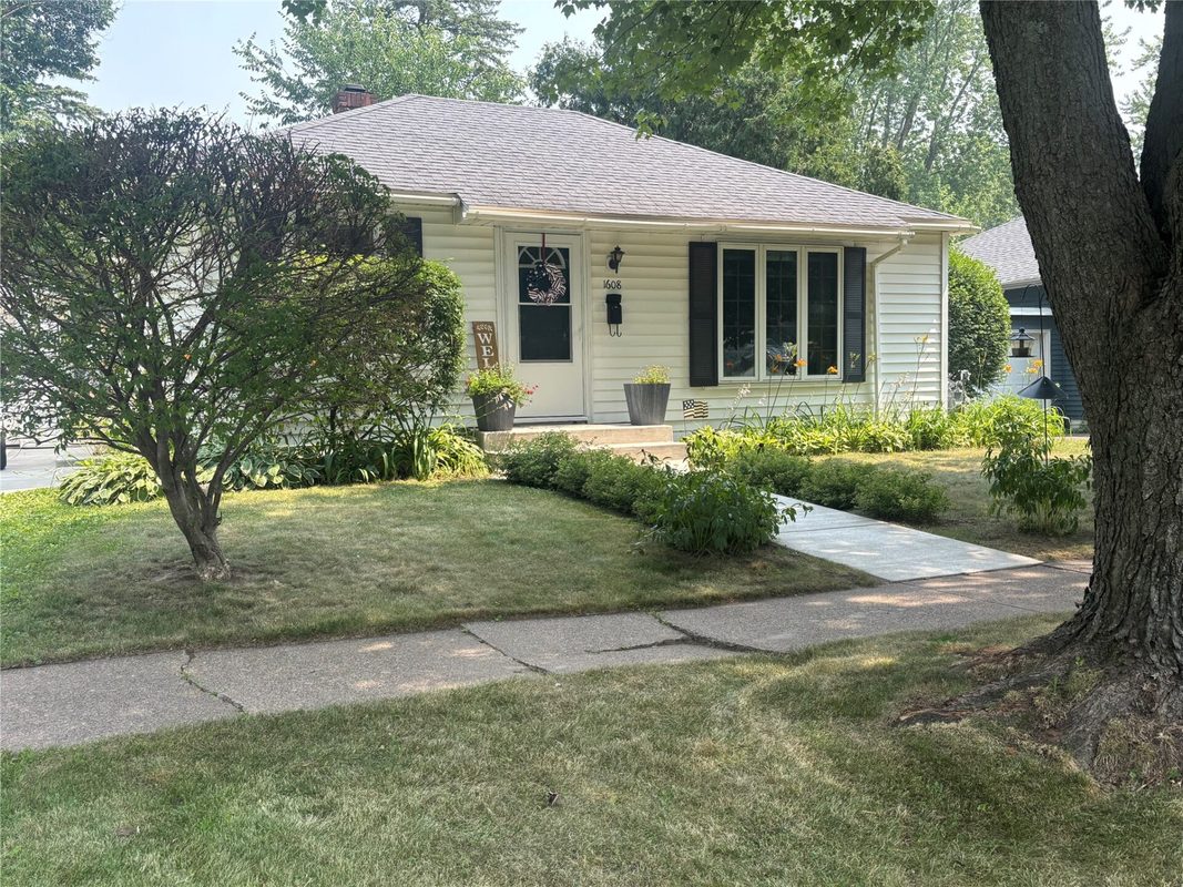 1608 Douglas Street, Menomonie WI 54751 - Residential house for sale - MLS #1603337 - image3