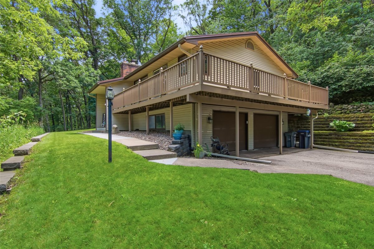 E865 Woodridge Drive, Eau Claire, WI