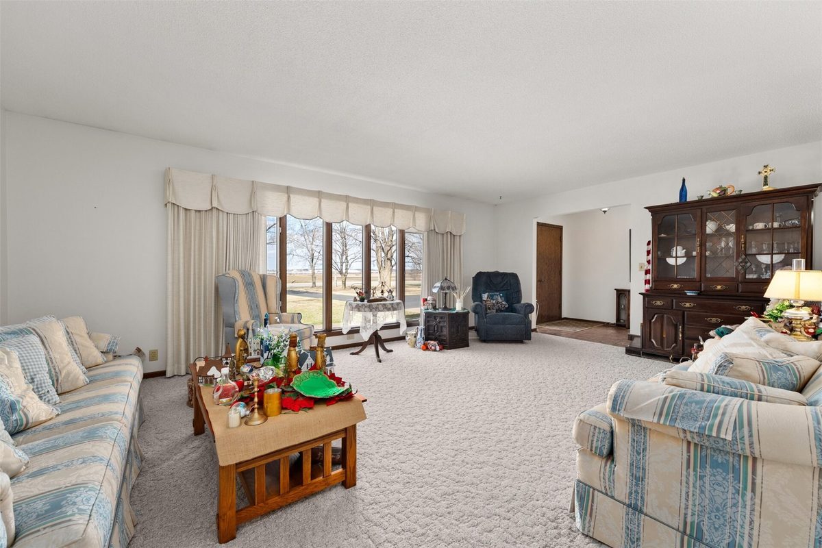 4731 N Clairemont Avenue, Eau Claire, WI — photo 4