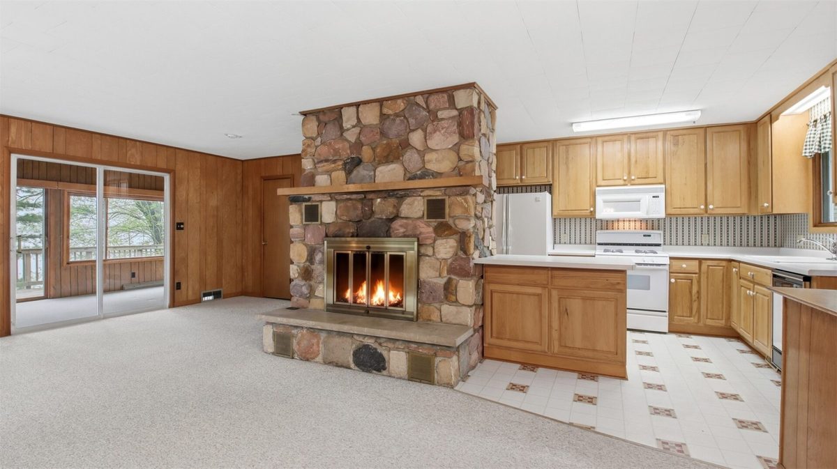 6092N West Shore Lane, Stone Lake, WI