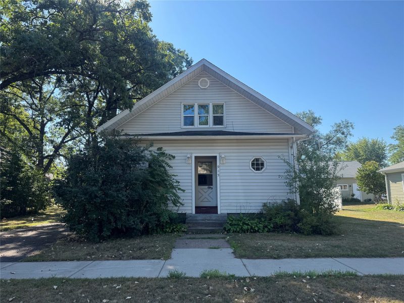 915 Miles Street 
