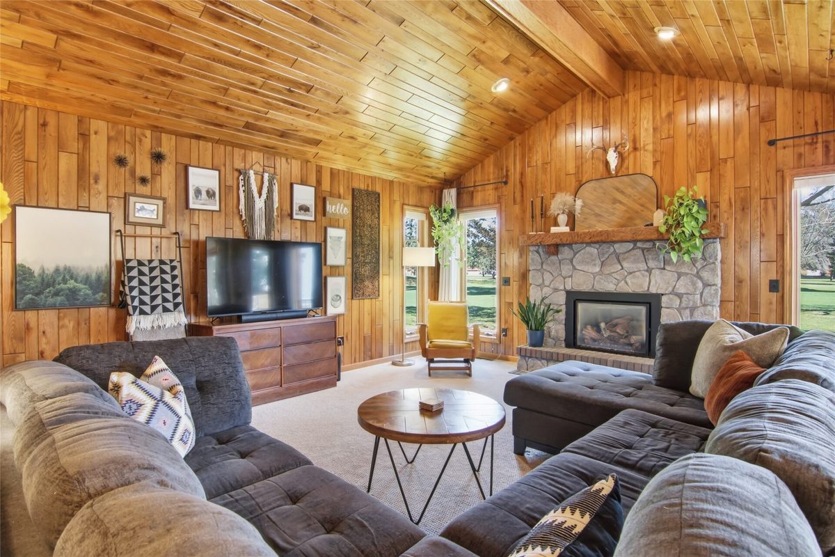 4321 Pine Meadow Drive, Eau Claire, WI — photo 9