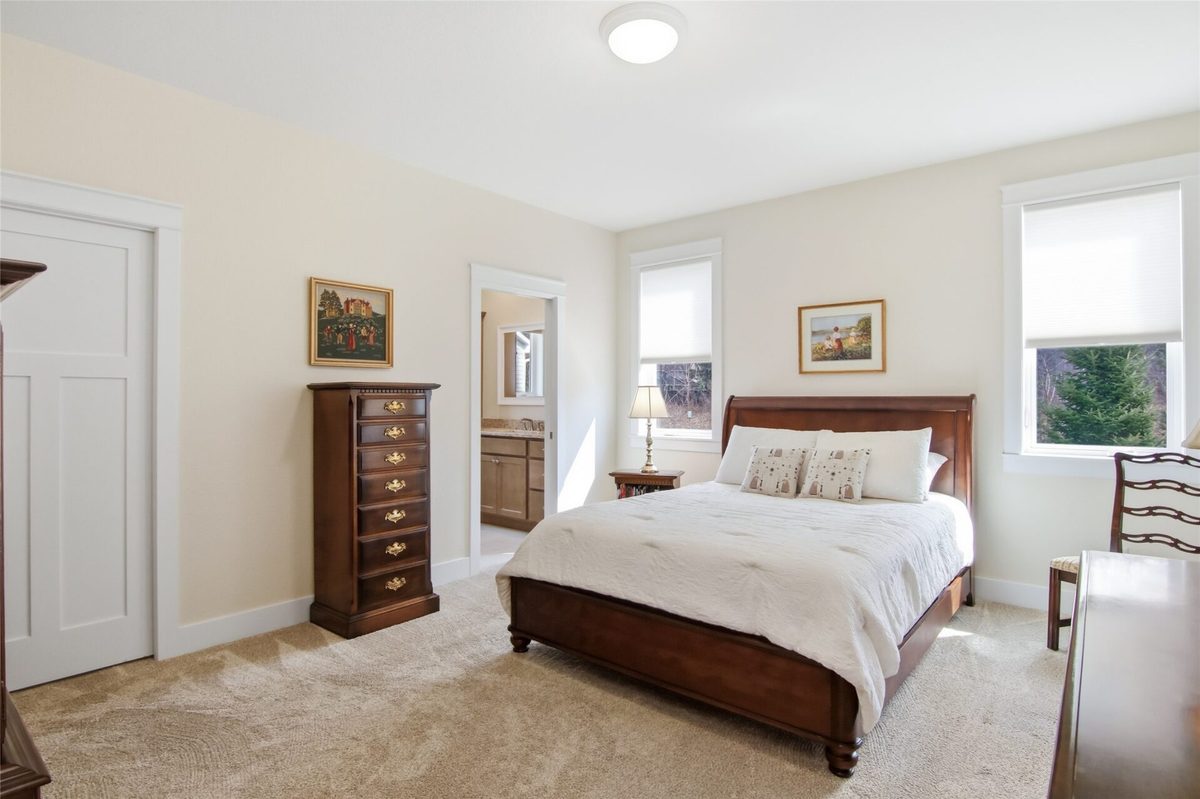 3729 Crest Ridge Court, Eau Claire, WI