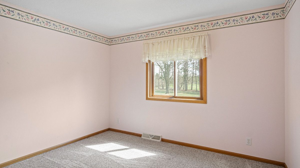 5211 Hamilton Avenue Eau Claire WI 54701 — photo 20