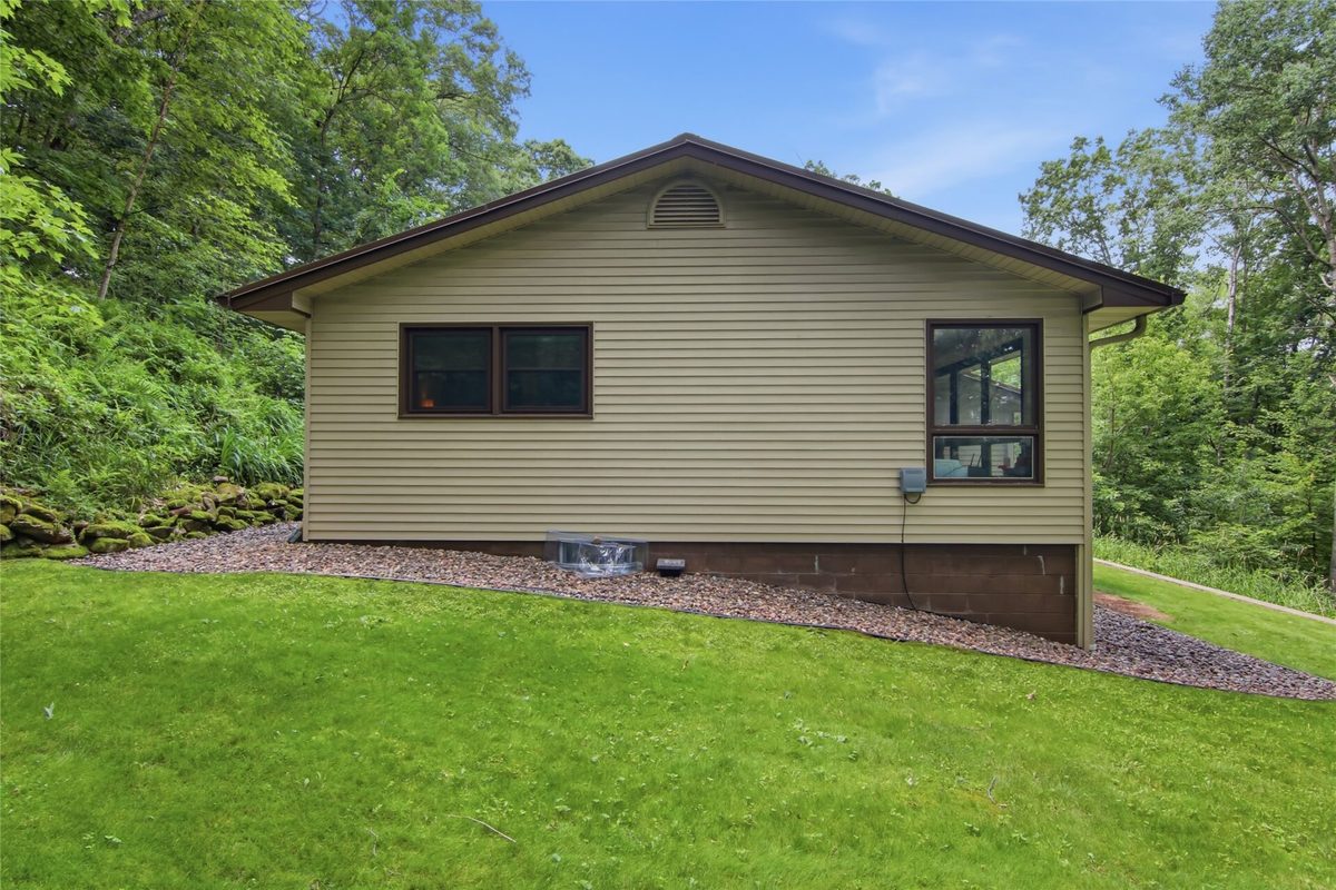 E865 Woodridge Drive, Eau Claire, WI