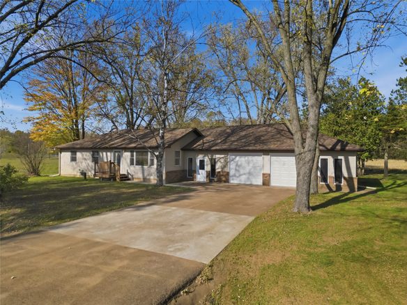 11784 57th Avenue, Chippewa Falls WI 54729 - Residential house for sale - MLS #1606196 - image1