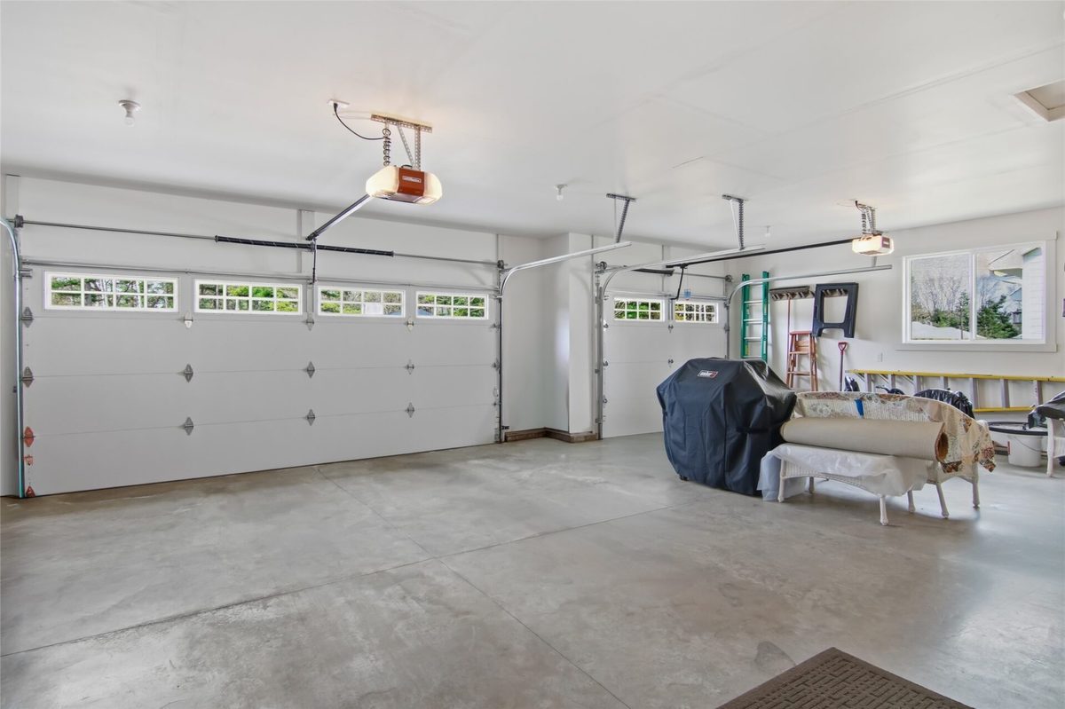 3729 Crest Ridge Court, Eau Claire, WI