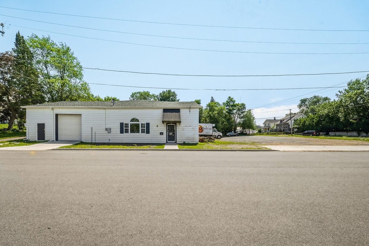 15 Walnut Street, Chippewa Falls WI 54729 - CommercialSale house for sale - MLS #1602842 - image4