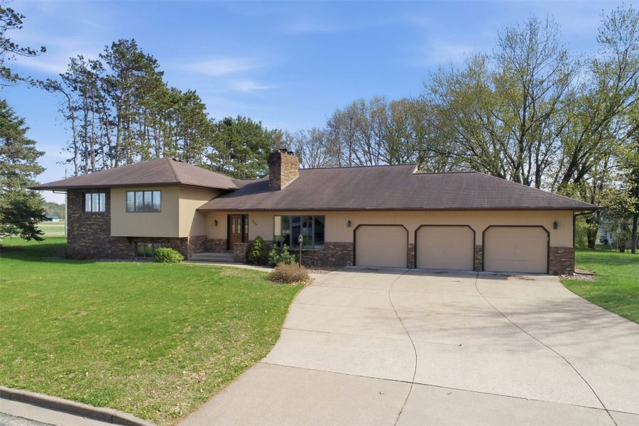 2932 Plum Tree Circle