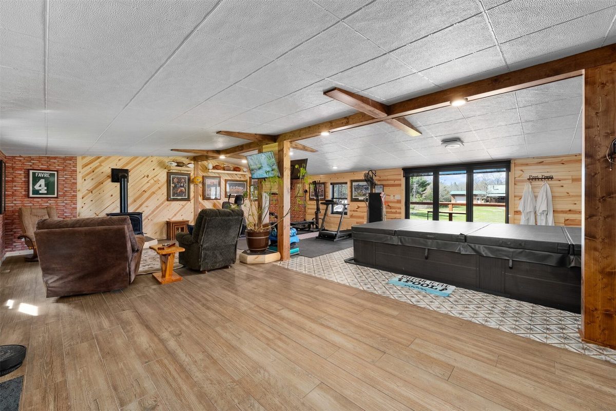 19498 E County Road Gg, Augusta, WI