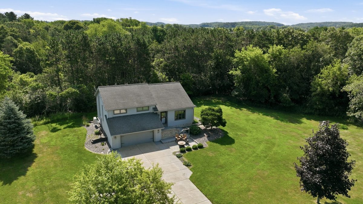2416 Aurora Circle NE, Menomonie, WI