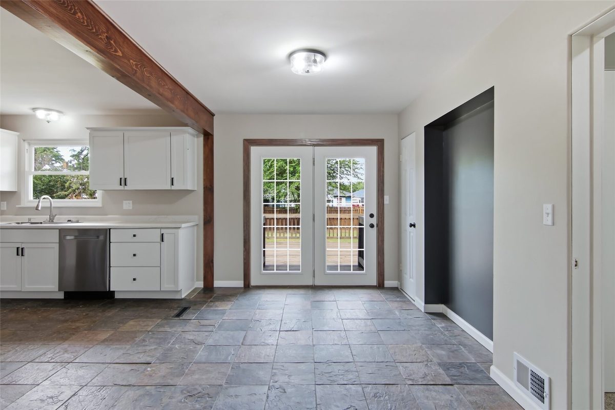 1616 Donald Avenue, Eau Claire WI 54701 - Residential house for sale - MLS #1604781 - image8