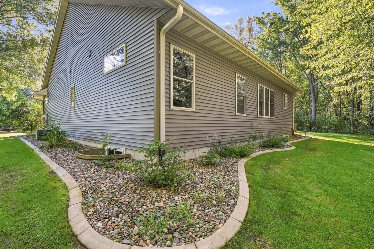 1904 Deblene Lane, Eau Claire WI 54703 - Residential house for sale - MLS #1606176 - image55