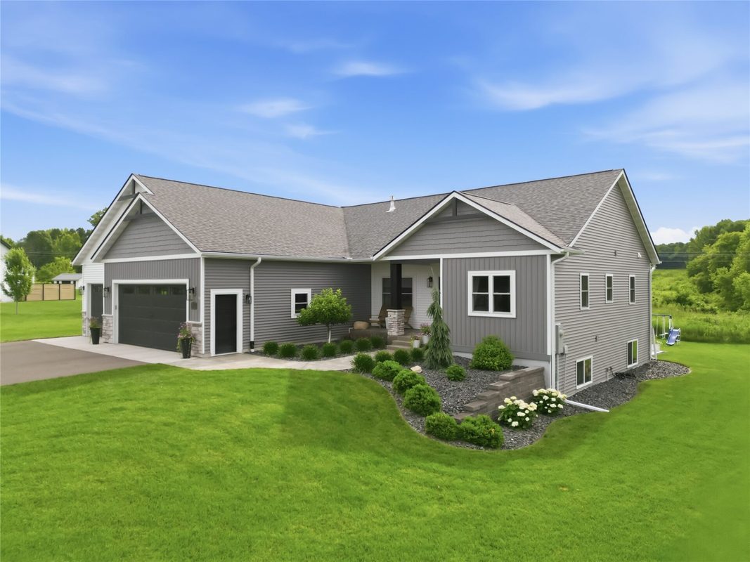 8777 Cottonwood Circle, Eau Claire WI 54701 - Residential house for sale - MLS #1602741 - image2