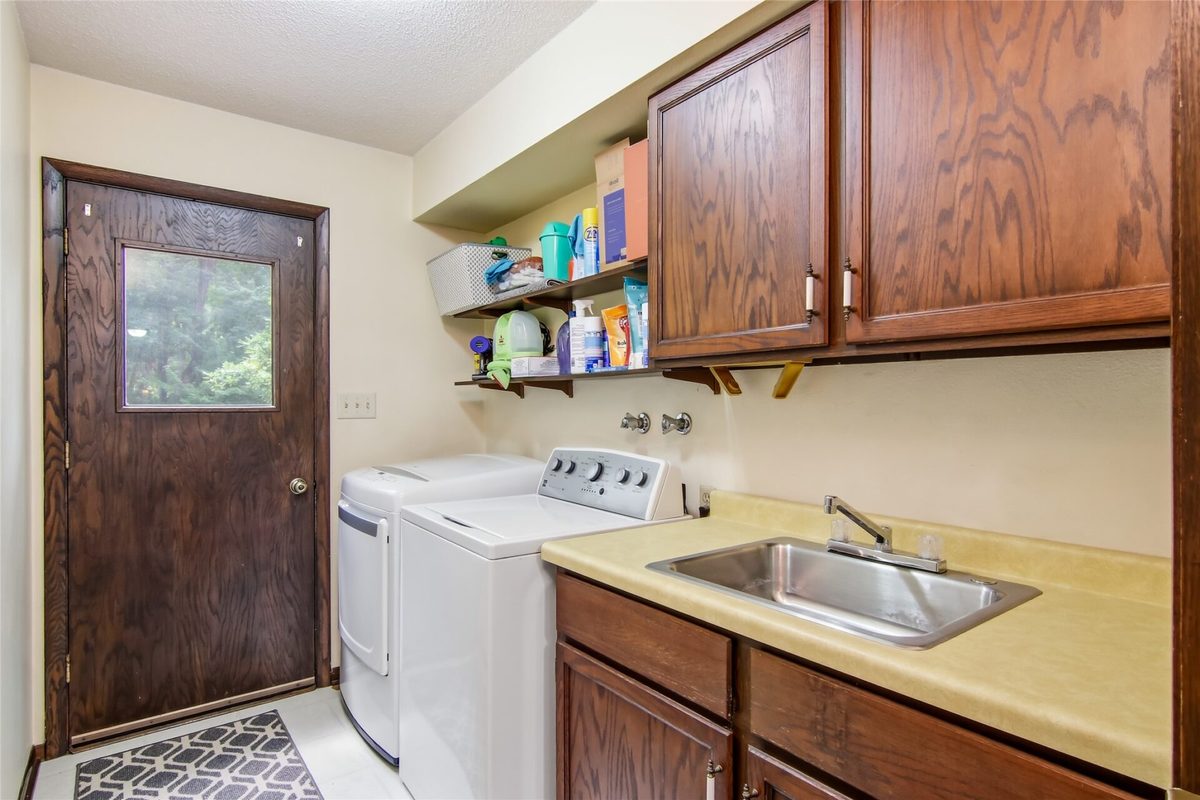 E865 Woodridge Drive, Eau Claire, WI