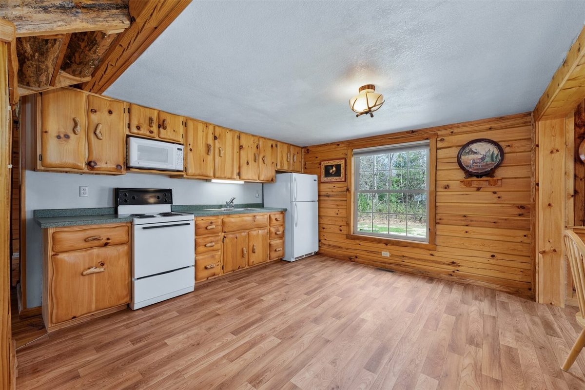 19498 E County Road Gg, Augusta, WI