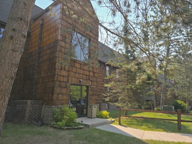 42950 Lakewoods Drive