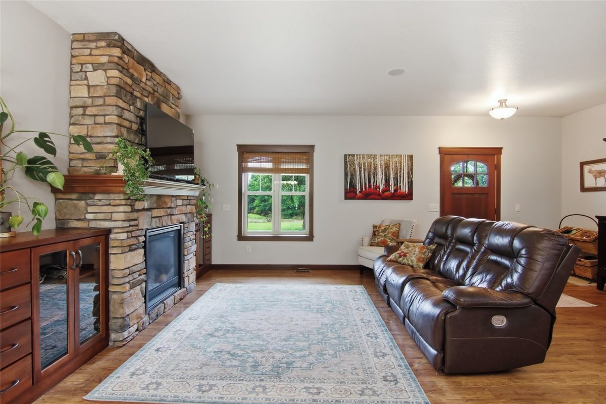 N1833 980th Street, Eau Claire WI 54701 - Residential house for sale - MLS #1603834 - image4
