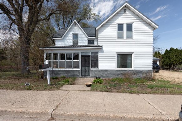 302 E Main Street E, Durand, WI