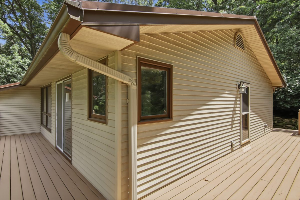 E865 Woodridge Drive, Eau Claire, WI