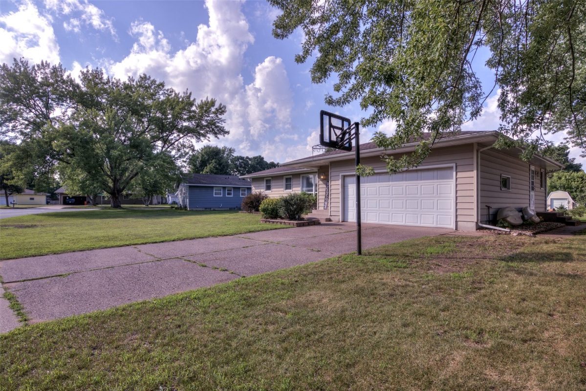 1216 Blueberry Drive, Eau Claire, WI