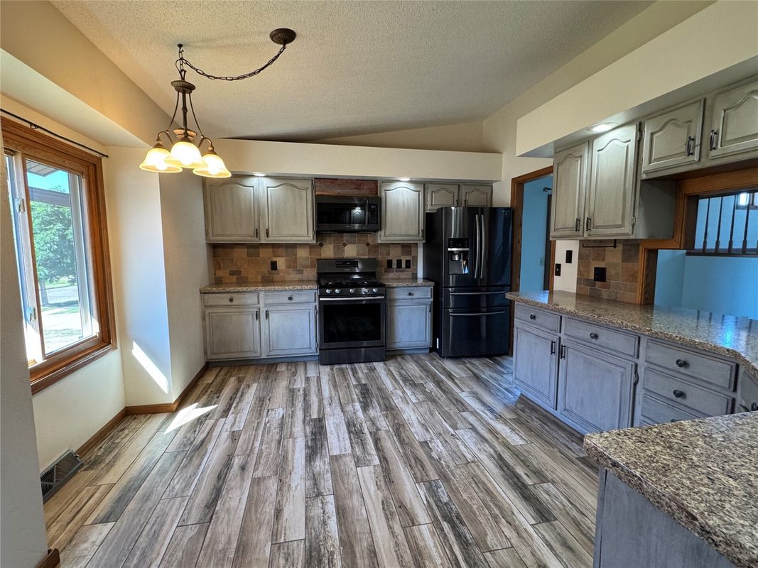 4002 Oak Knoll Drive, Eau Claire WI 54701 - Residential house for sale - MLS #1604569 - image3
