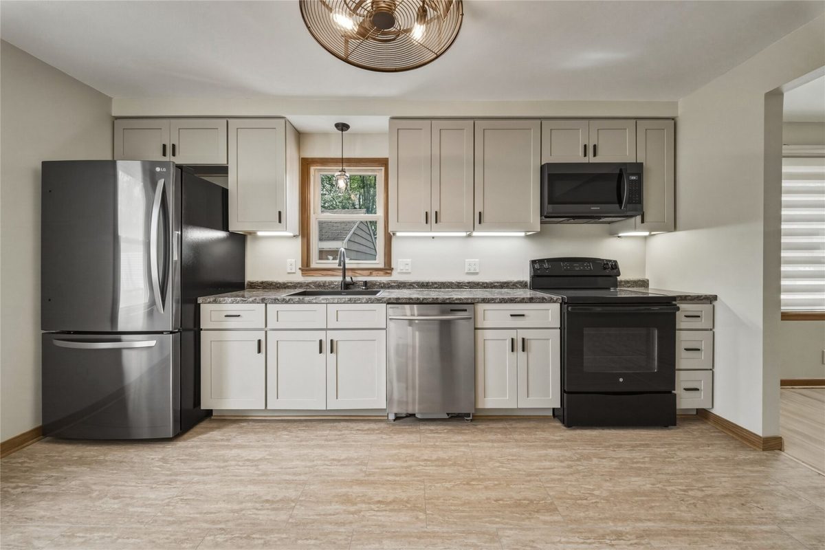 1021 Essex Street, Eau Claire WI 54703 - Residential house for sale - MLS #1601161 - image11