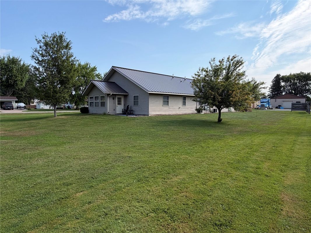 517 3rd St, Withee WI 54498 - ResidentialIncome house for sale - MLS #1604343 - image5