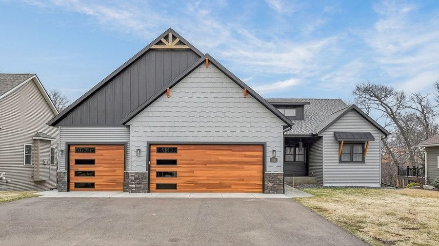 4642 S Oakwood Hills Parkway