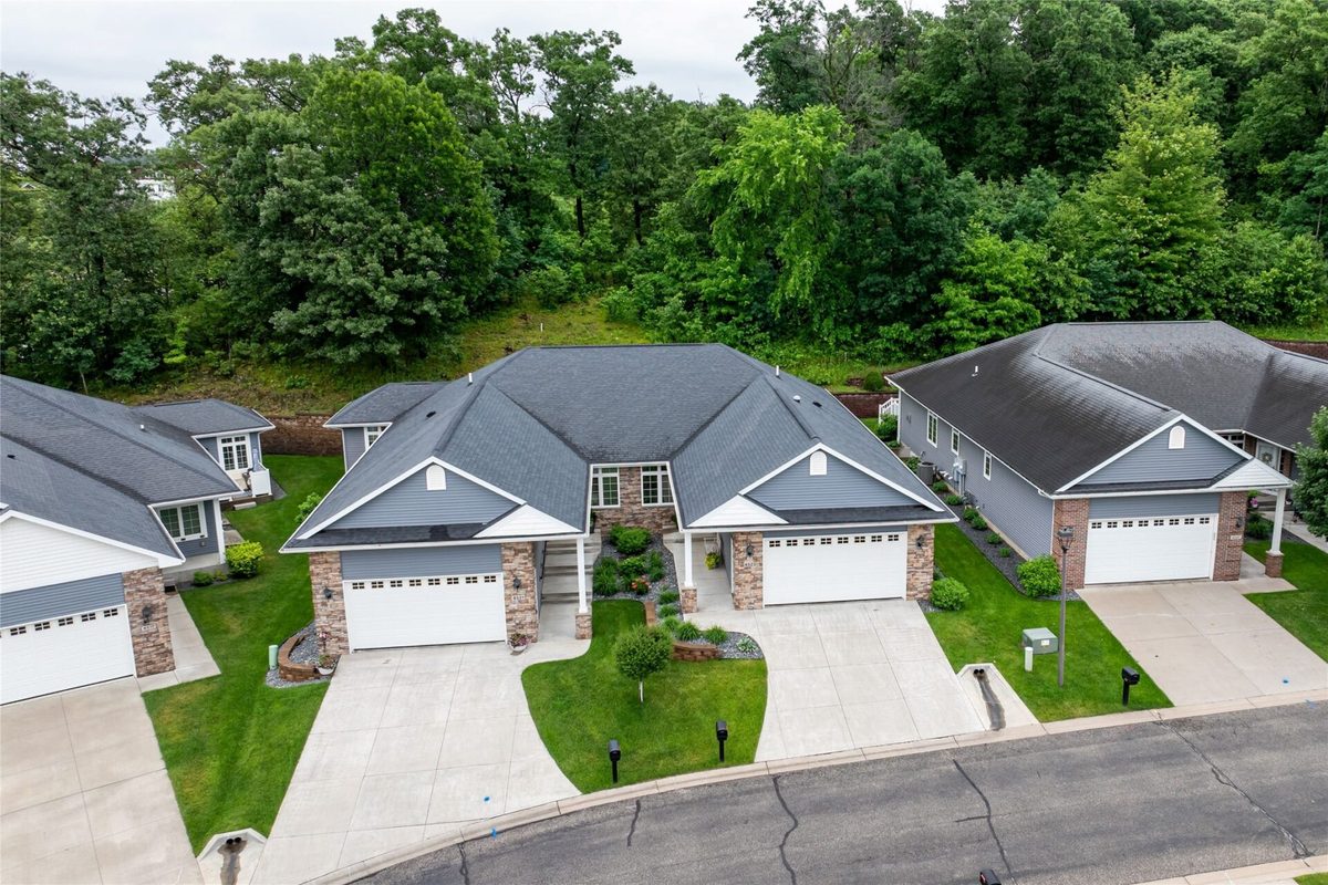 4523 Village Oaks Circle, Eau Claire WI 54701 - Residential house for sale - MLS #1602689 - image2