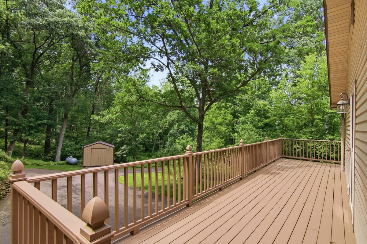 E865 Woodridge Drive, Eau Claire, WI