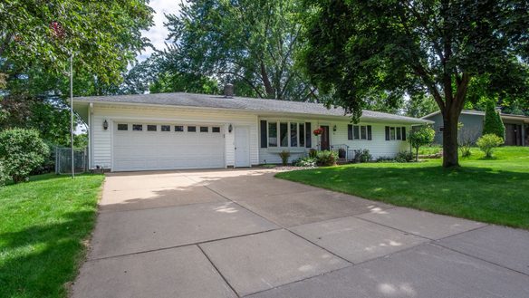 1811 Grandview Drive, Eau Claire WI 54703 - Residential house for sale - MLS #1602749 - image1