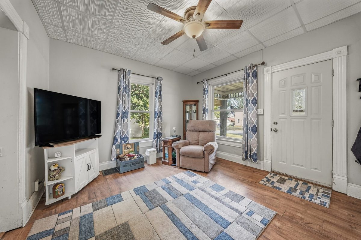 1551 Madison Street, Eau Claire WI 54703 - Residential house for sale - MLS #1604339 - image2