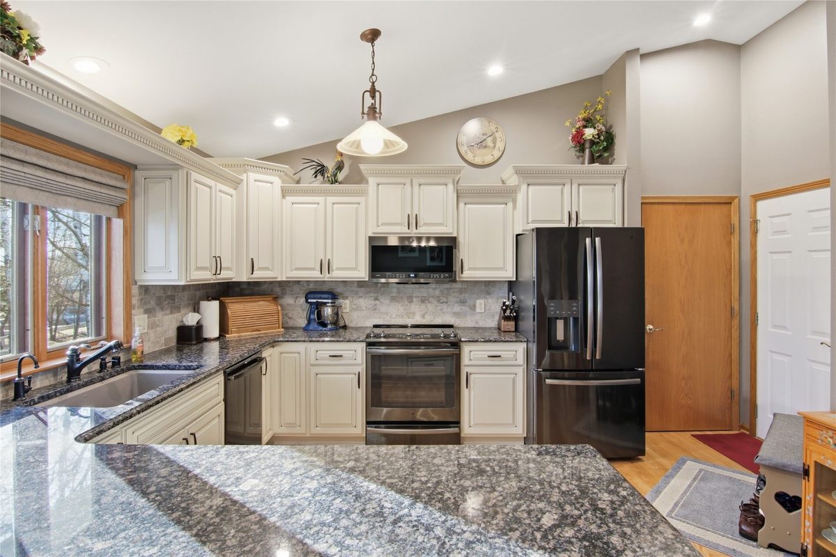 4125 Birch Crest Lane, Eau Claire, WI — photo 9