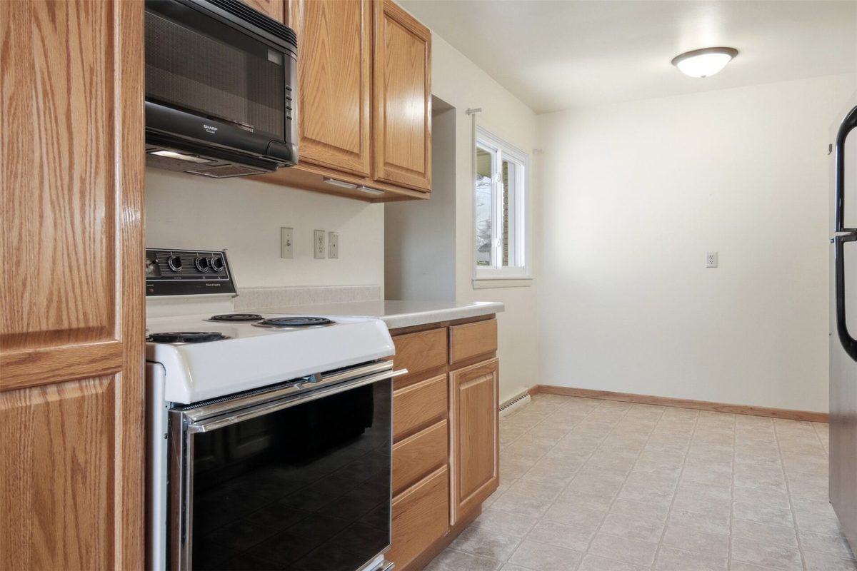 827 Park Ridge Drive, Eau Claire, WI