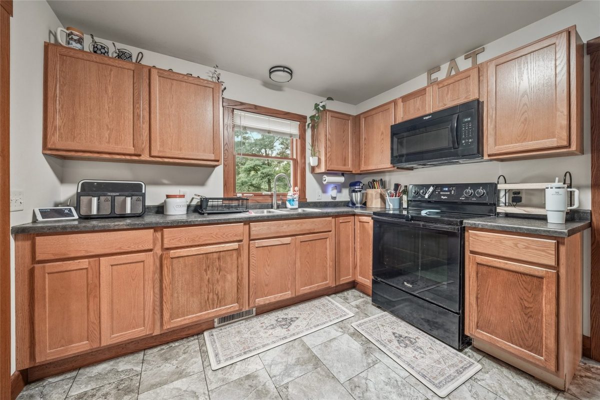 1548 Bellevue Avenue, Eau Claire WI 54703 - Residential house for sale - MLS #1605073 - image11