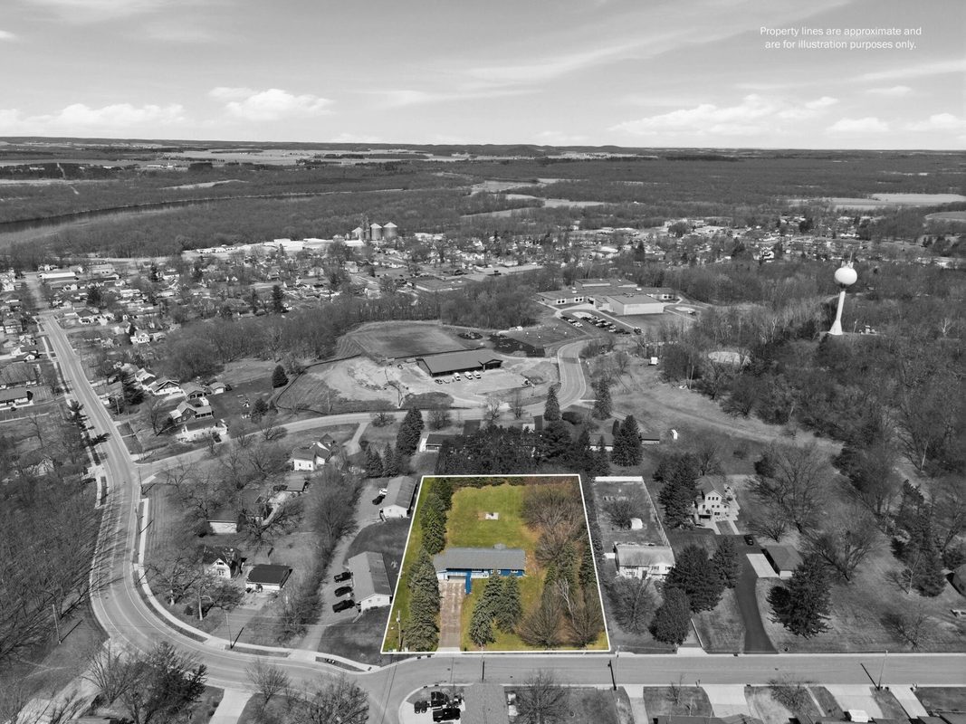 404 Drier Street Durand WI 54736 — photo 2