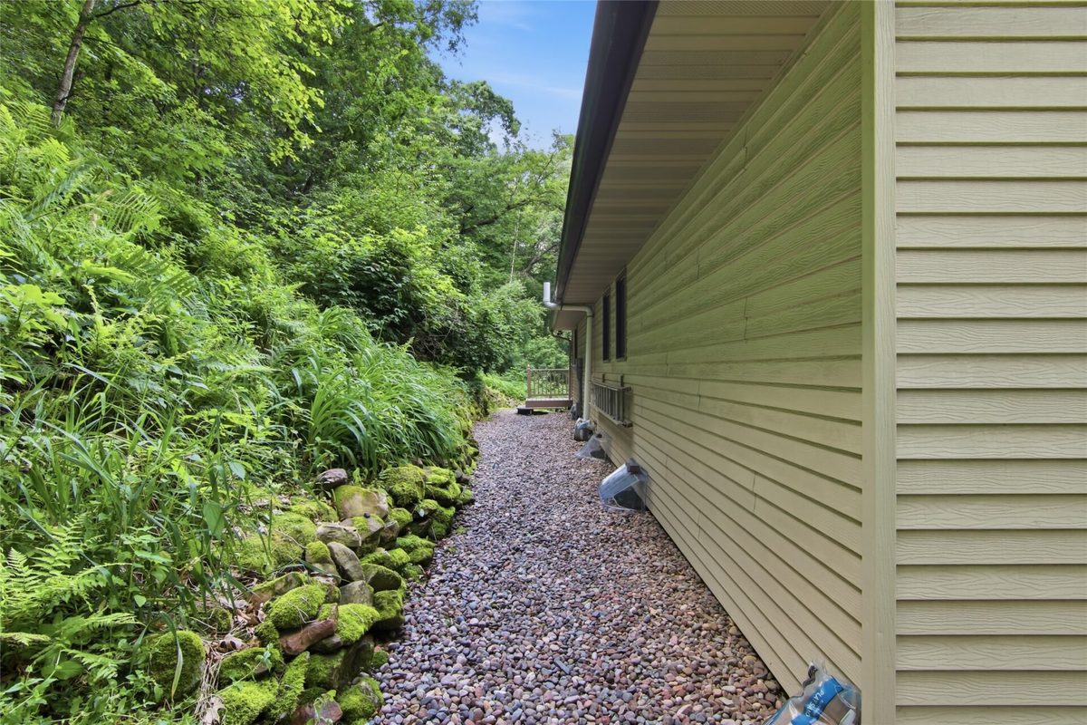 E865 Woodridge Drive, Eau Claire, WI